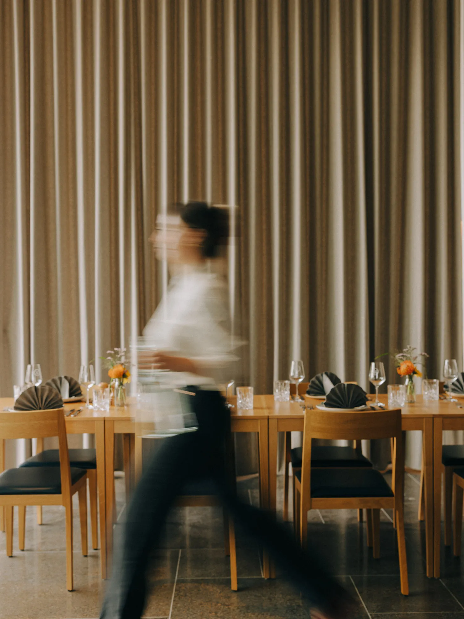 Esszimmer mit Service-Personal beim Event